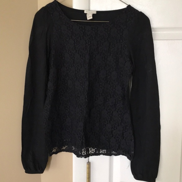 Very pretty soft top with crocheted pattern on too - Picture 5 of 8